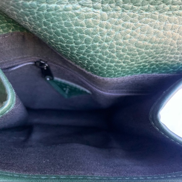 Vintage Guess green pebble leather crossbody bag. - Picture 4 of 8